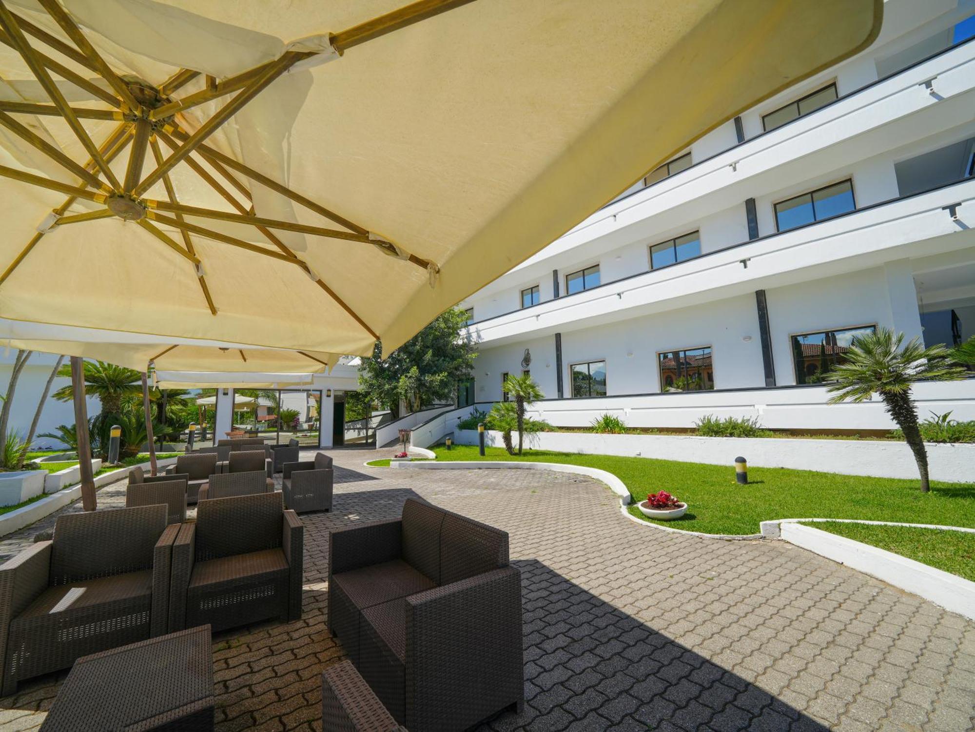 Hotel Club Clorinda Nuova Gestione 2024 파이스툼 외부 사진